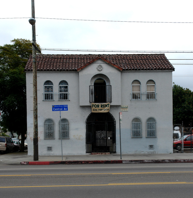 7100 S Central Ave in Los Angeles, CA - Building Photo - Building Photo