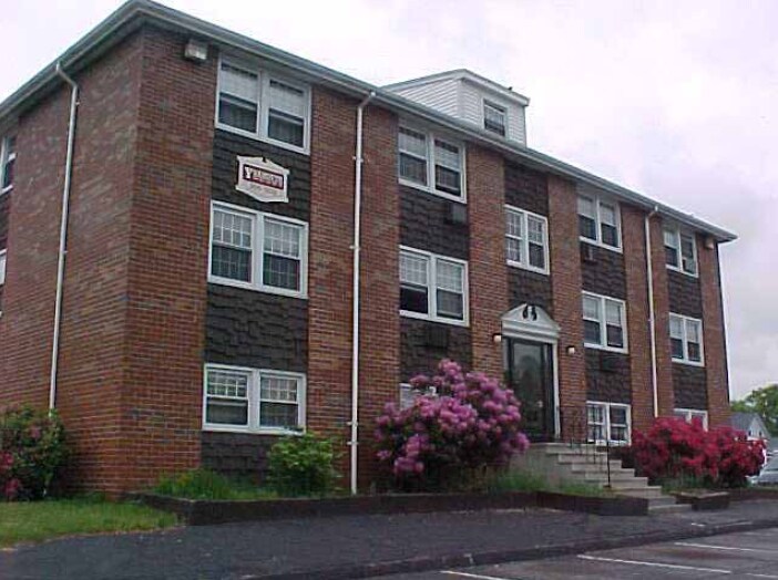 Yarmouth House in Westborough, MA - Building Photo