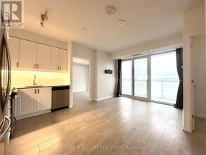 7895 Jane St in Vaughan, ON - Building Photo - Building Photo