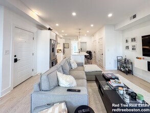 231 Maverick St, Unit 3 in Boston, MA - Building Photo - Building Photo