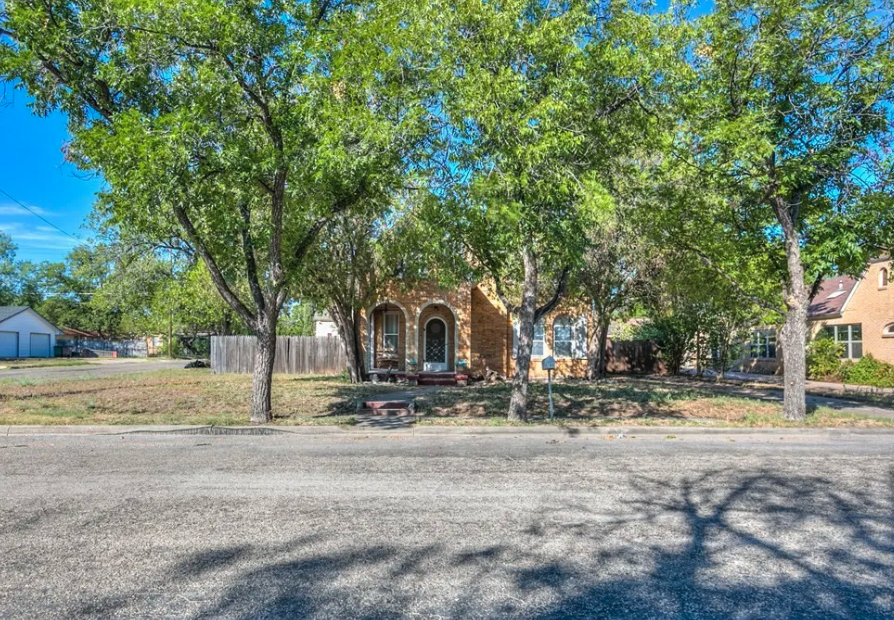 203 N Bishop St in San Angelo, TX - Foto de edificio