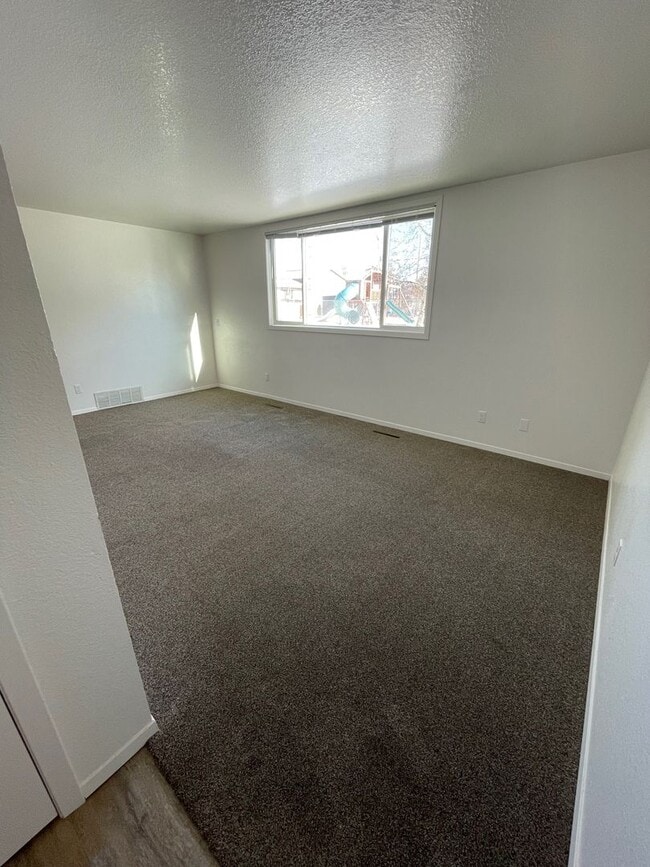 401 E Jefferson Ave in Belgrade, MT - Building Photo - Building Photo