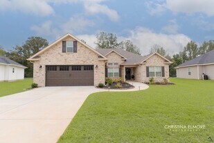 214 Creek Ridge Dr in Warner Robins, GA - Building Photo