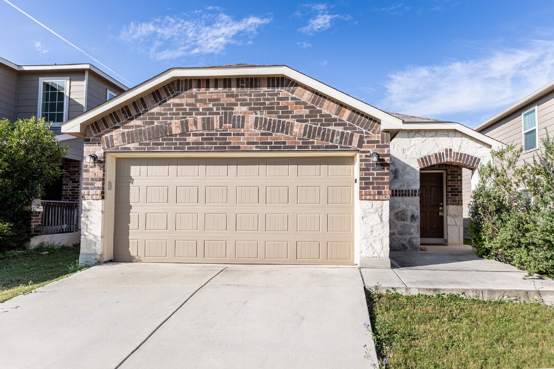 11742 Silver Sky in San Antonio, TX - Building Photo