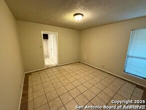 5127 Timber Trace St in San Antonio, TX - Building Photo - Building Photo