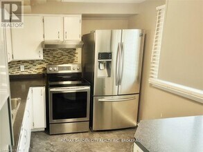 50 Lakeshore Rd in St Catharines, ON - Building Photo - Building Photo