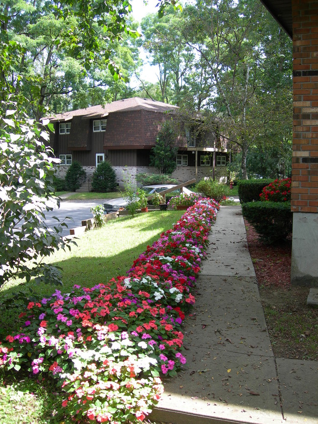 Sleepy Hollow Apartments in Ballston Spa, NY - Foto de edificio - Building Photo