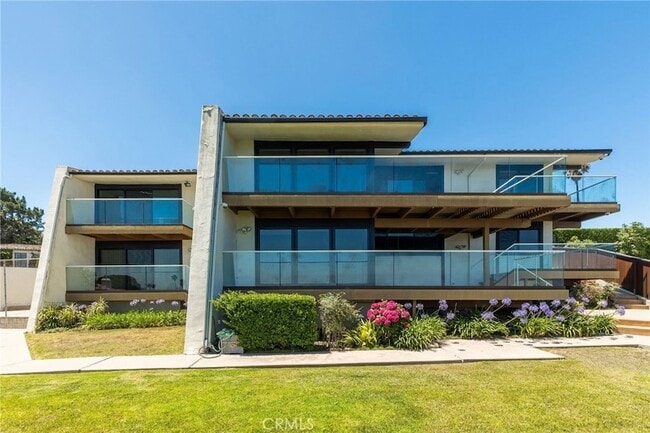972 Via Rincon in Palos Verdes Estates, CA - Building Photo - Building Photo