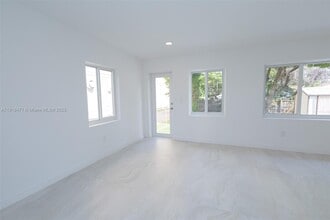 2675 SW 24th Ter in Miami, FL - Building Photo - Building Photo
