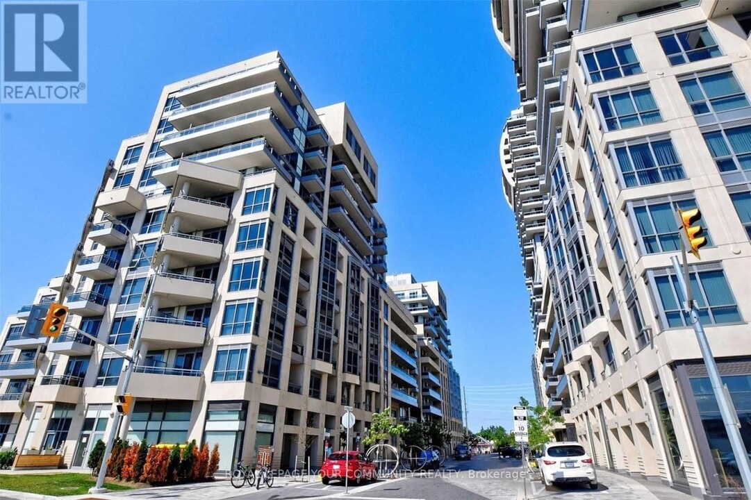 9205-9205 Yonge St in Richmond Hill, ON - Building Photo