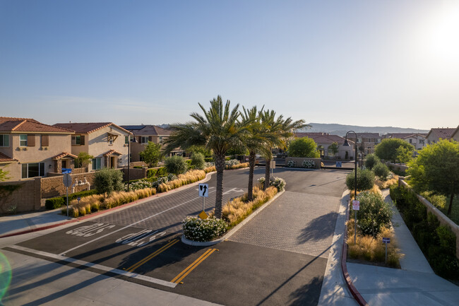 Pacific Avenue in Perris, CA - Foto de edificio - Building Photo