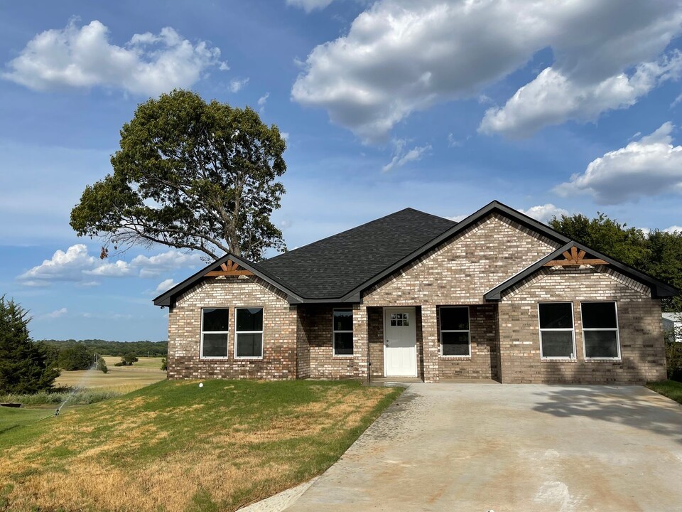 176 Watch Hl Dr in Durant, OK - Building Photo