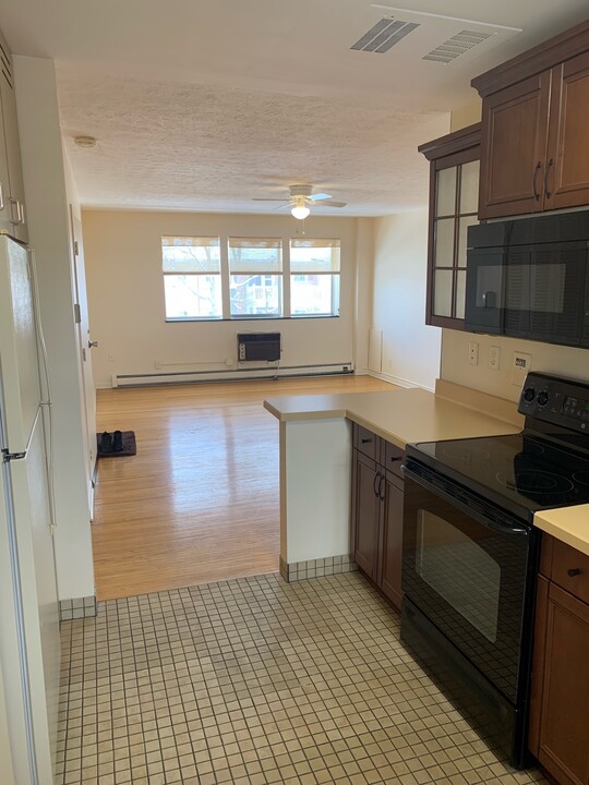 2432 East Ave in Rochester, NY - Building Photo