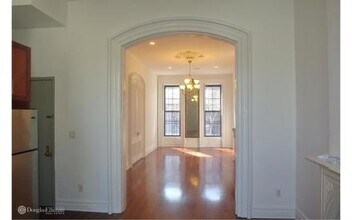 627 St. Marks Ave in Brooklyn, NY - Foto de edificio - Interior Photo