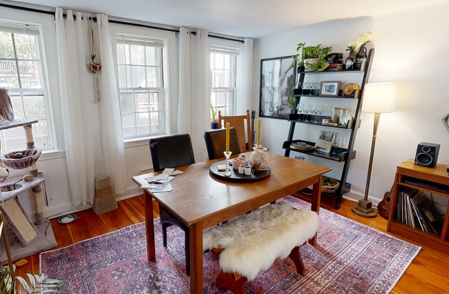 32 Gibson St, Unit Gibson St #2 in Boston, MA - Building Photo - Building Photo