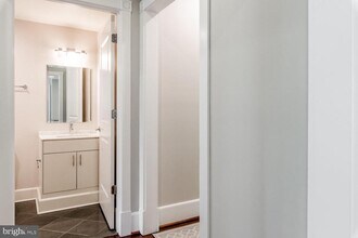 910 Powhatan St in Alexandria, VA - Building Photo - Building Photo