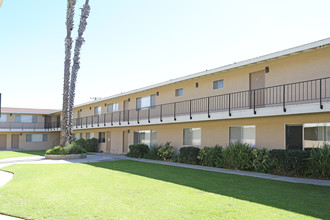 Vista Colina in Oxnard, CA - Building Photo - Building Photo