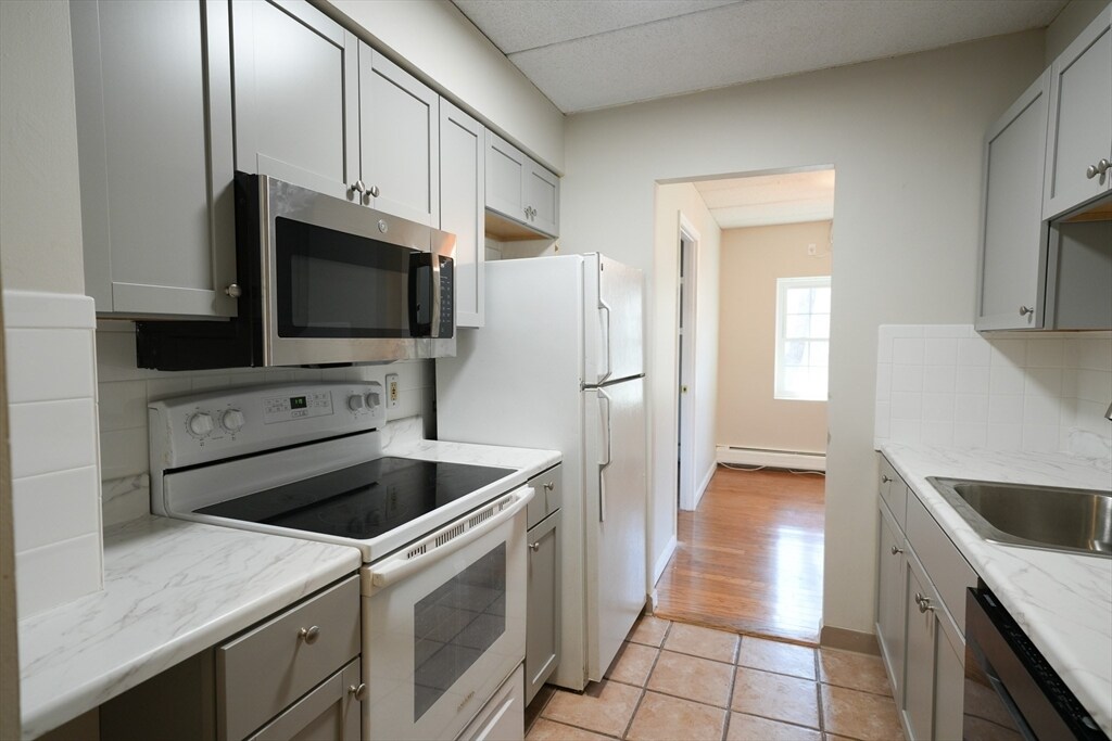16 Winter St in Waltham, MA - Building Photo