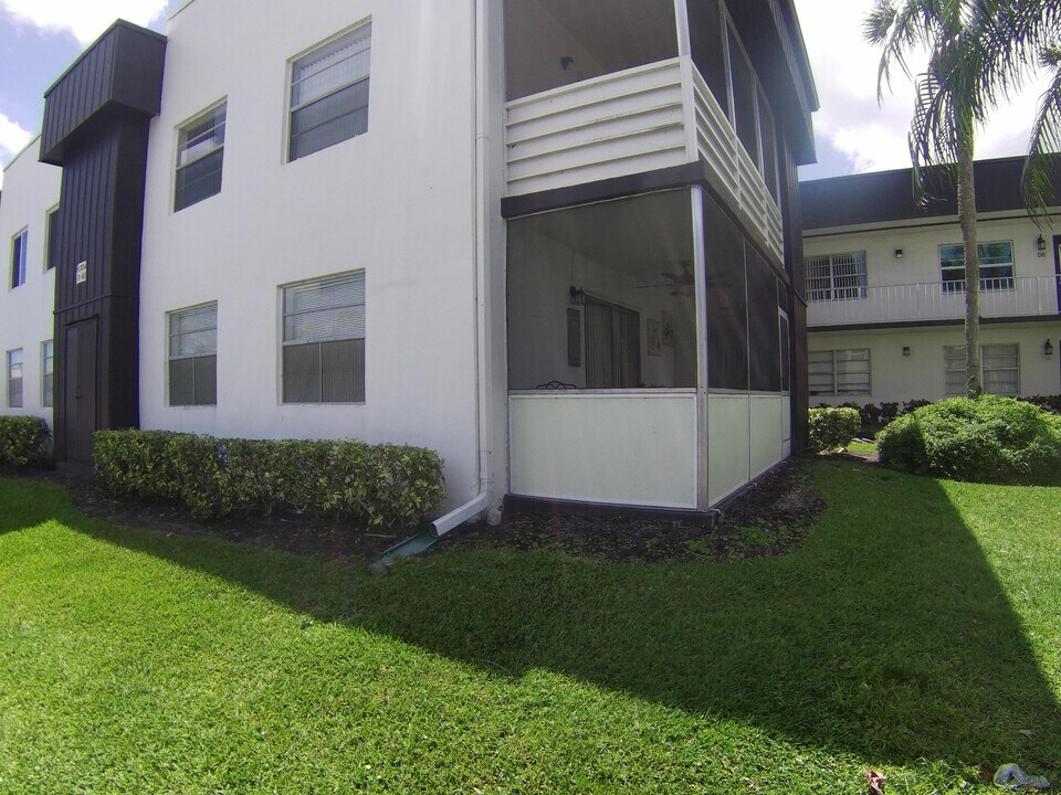 980 Normandy U in Delray Beach, FL - Building Photo