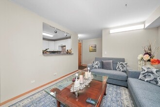 1460 Fairlane Dr in Schaumburg, IL - Building Photo - Building Photo