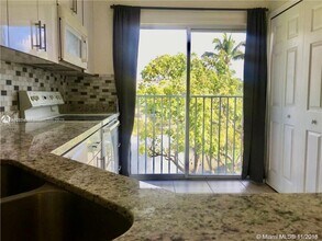 5675 NW 109th Ave, Unit 40 in Doral, FL - Building Photo - Building Photo