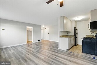 1300 S Arlington Ridge Rd in Arlington, VA - Building Photo - Building Photo