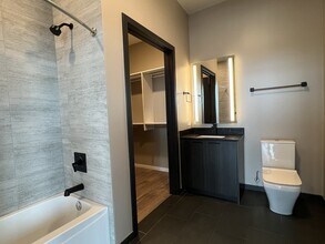 932 W Washington Blvd in Chicago, IL - Foto de edificio - Building Photo