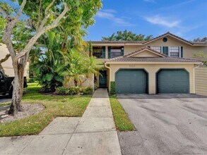 9113 Vineyard Lake Dr in Plantation, FL - Building Photo - Building Photo