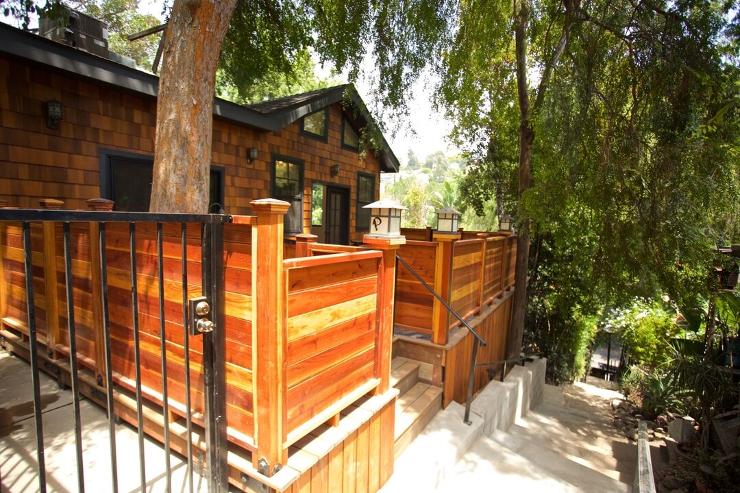 2119 Hyperion Ave in Los Angeles, CA - Foto de edificio