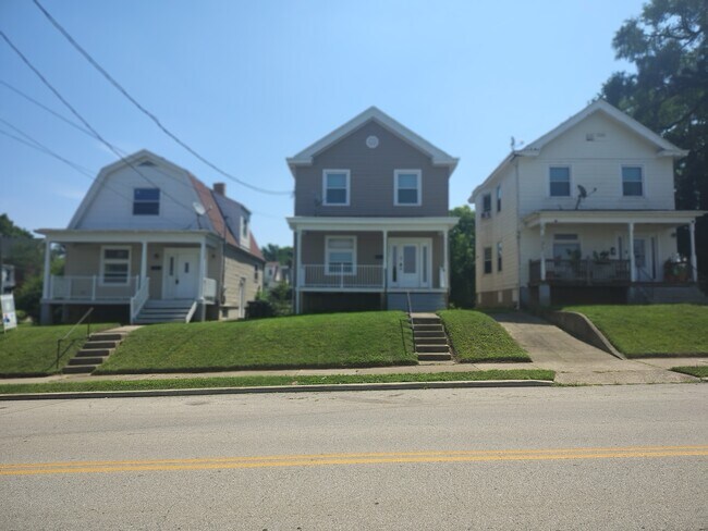 3552 Woodburn Ave in Cincinnati, OH - Building Photo - Building Photo