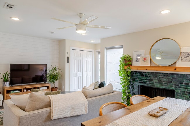 6410 Chimney Creek Cir in Austin, TX - Building Photo - Building Photo