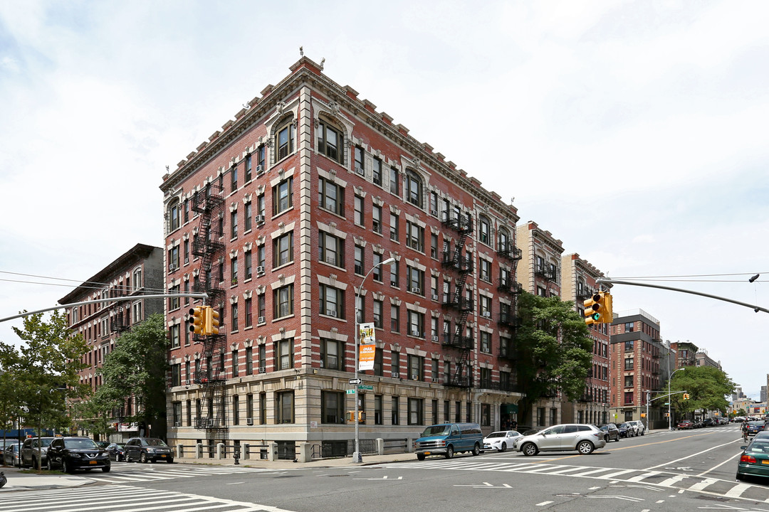 961 Saint Nicholas Ave in New York, NY - Building Photo