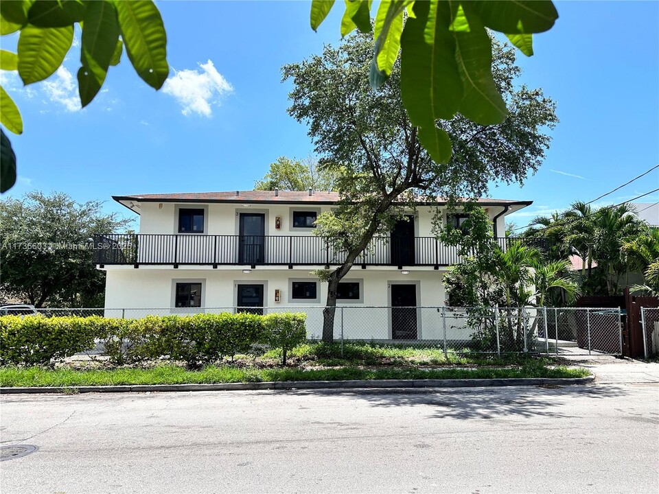 1278 SW 2nd St in Miami, FL - Building Photo