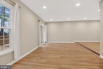 2874 Sutton Oaks Ln in Vienna, VA - Building Photo - Building Photo