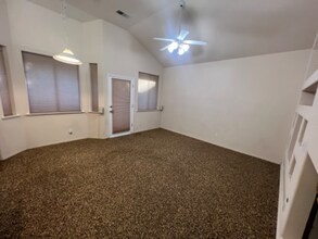 7563 N Carnegie Ave in Fresno, CA - Building Photo - Building Photo