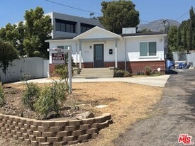 2535 Mary St in Montrose, CA - Building Photo