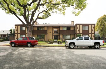 440 Milford St in Glendale, CA - Building Photo - Building Photo