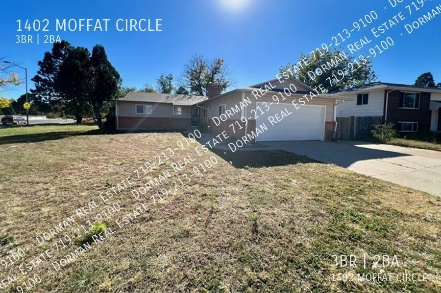 1402 Moffat Cir in Colorado Springs, CO - Foto de edificio
