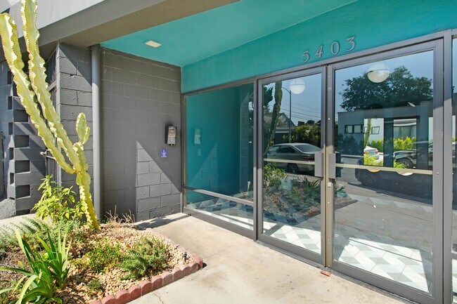 5403 West 8th Street in Los Angeles, CA - Building Photo - Building Photo