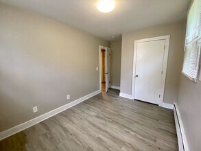 1301 Hoffman Ave in Des Moines, IA - Building Photo - Building Photo
