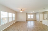 1041 Esplanade Pkwy-Unit -5-527 in San Marcos, TX - Foto de edificio - Building Photo