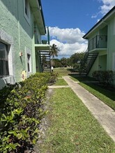 4032 NW 87th Ave in Sunrise, FL - Building Photo - Building Photo