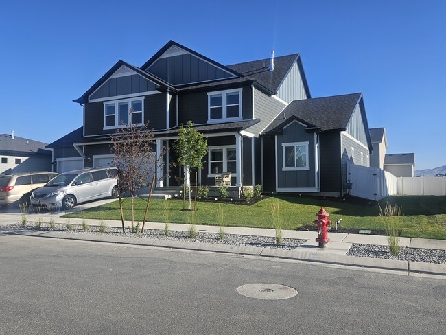 property at 895 E Antelope Dr