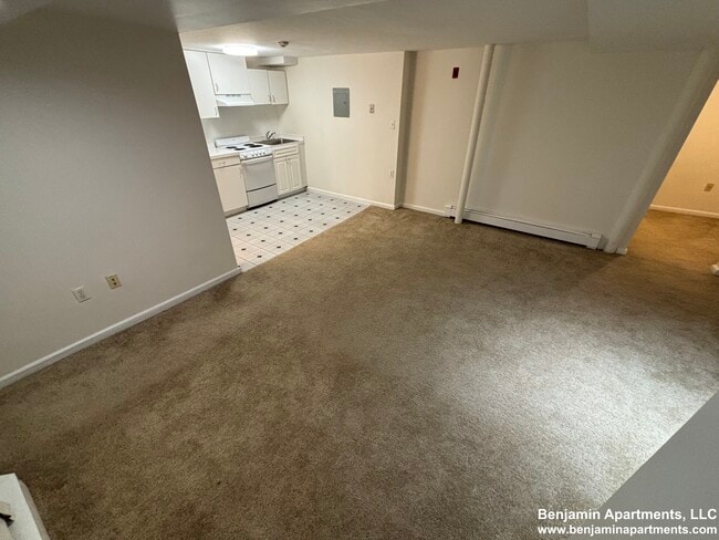 1243 Beacon St, Unit 114 in Brookline, MA - Foto de edificio - Building Photo