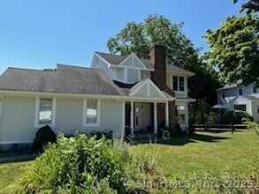 93 Welchs Point Rd in Milford, CT - Building Photo - Building Photo