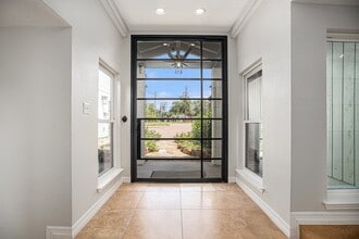 107 Cedar Ln in Seabrook, TX - Building Photo - Building Photo