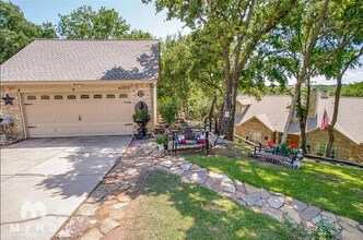 1802 Old Oak Dr in Arlington, TX - Building Photo - Building Photo