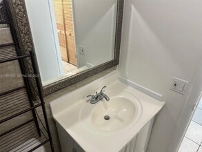 1801 NE 140th St in North Miami, FL - Building Photo - Building Photo