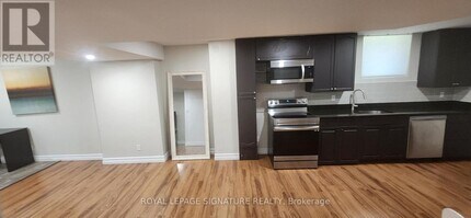 83 Sleepy Hollow Pl in Whitby, ON - Building Photo - Building Photo