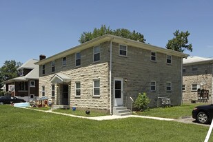 2921 Cannons Ln in Louisville, KY - Building Photo